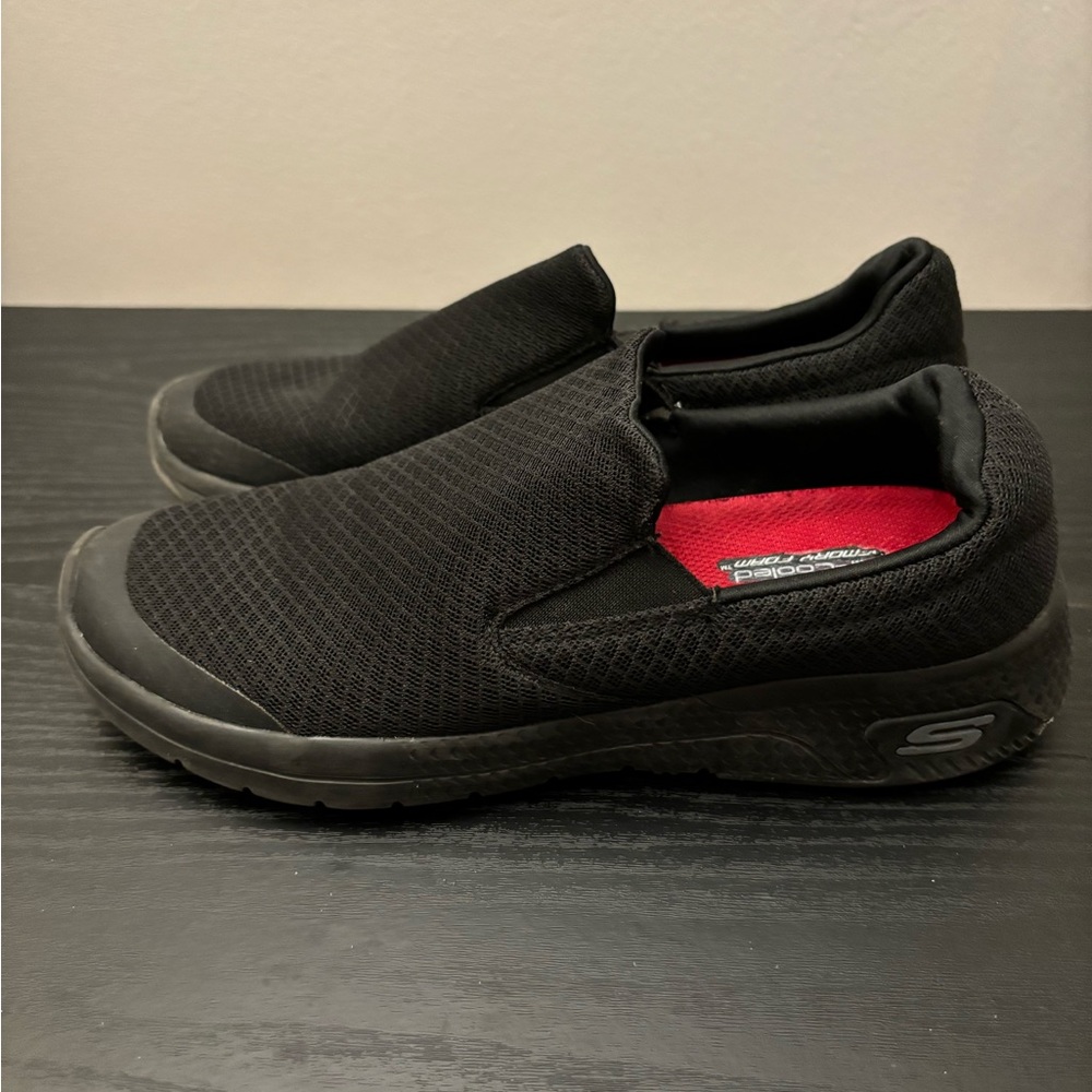 Skechers slip resistant work shoes -Used size 7.5